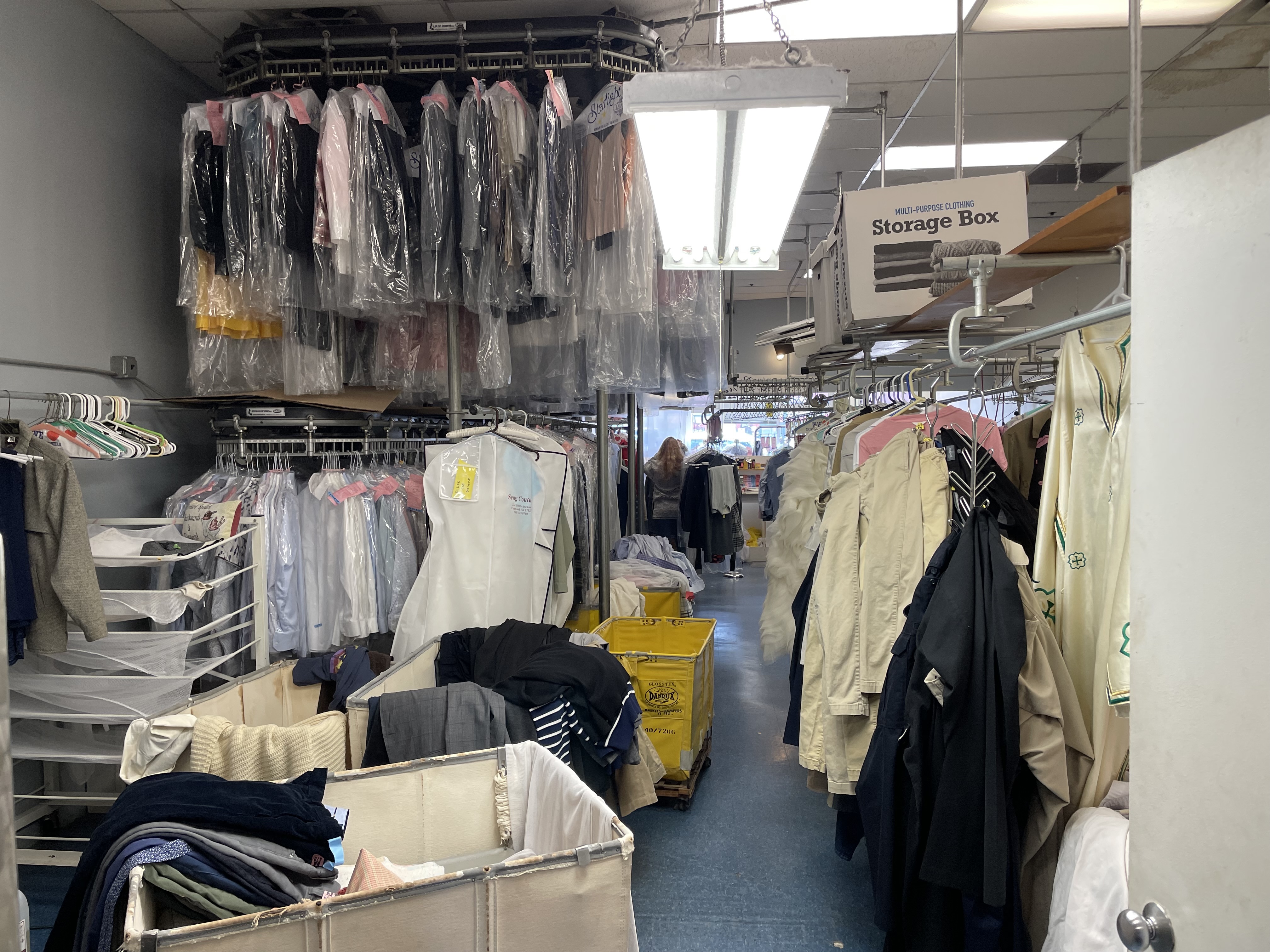 Dry Cleaners with Plant Established for 45 Years